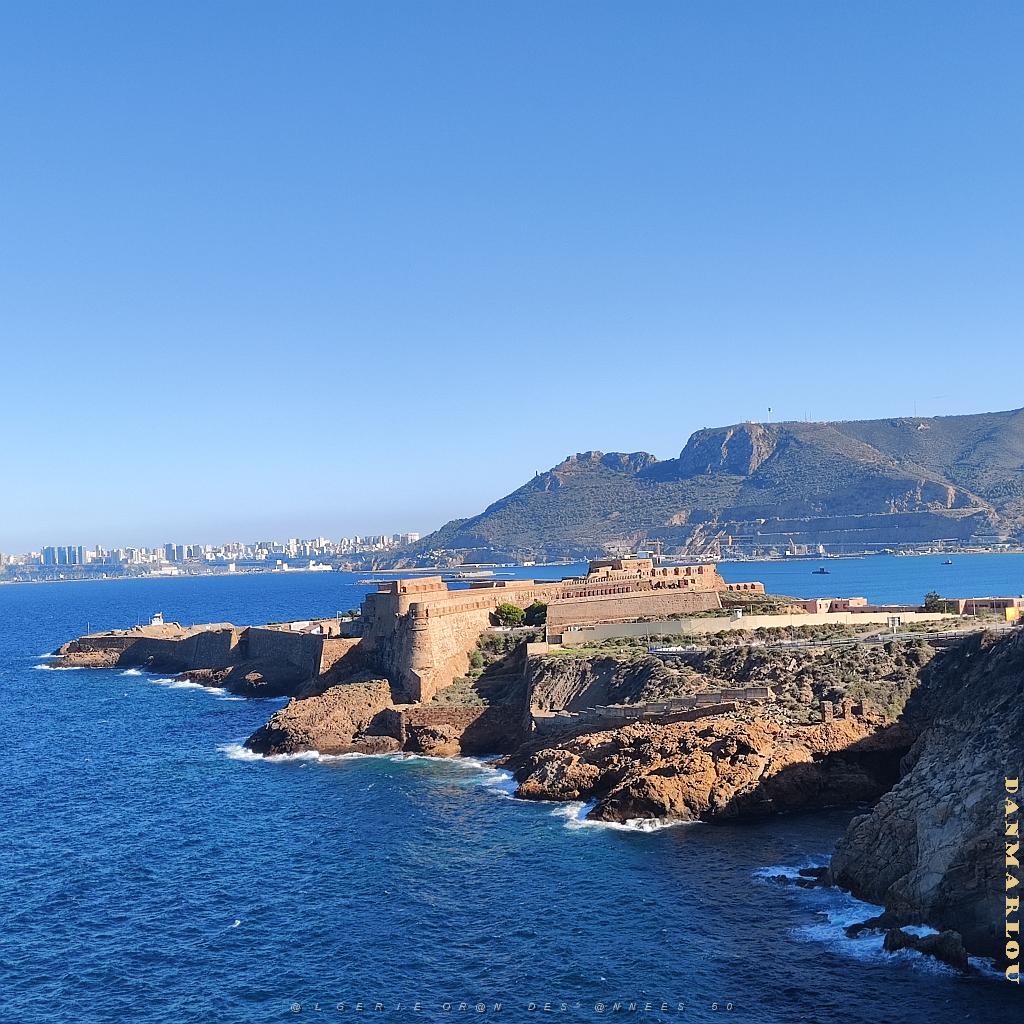 VOYAGE 20230926_161449 MERS EL KEBIR LE FORT ET ORAN AU LOIN.jpg